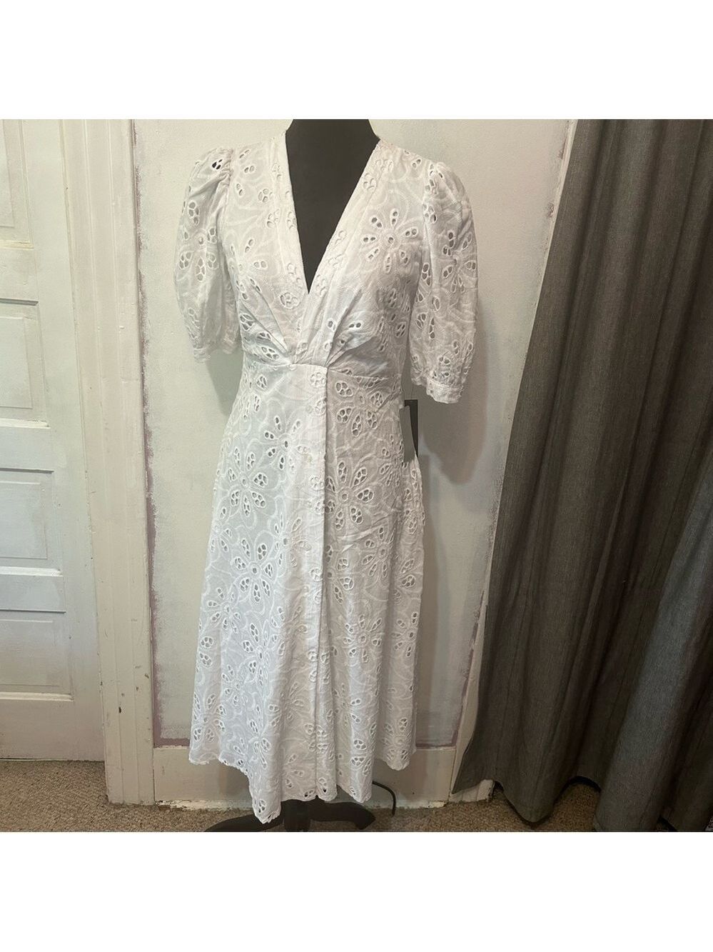 NWT Maggie London Women’s V Neck Twist Front Eyelet Midi Dress 4 Romantic Brunch